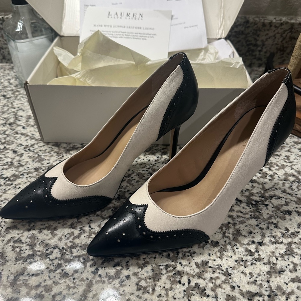 Ralph Lauren Black and Cream  Elegant Classy Pumps.